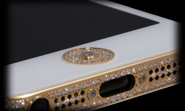 iPhone 5 dengan berlian di tombol home