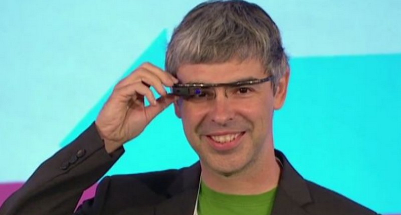 CEO Google, Larry Page gunakan Google Glass