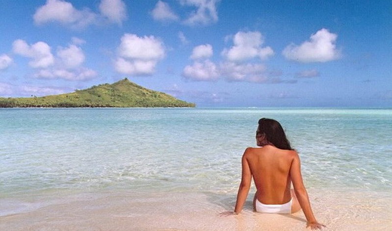 Jennifer in Paradise