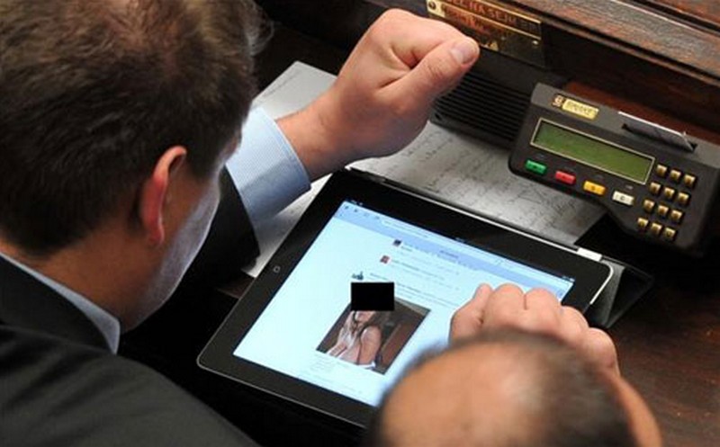 Pengguna iPad lihat situs porno