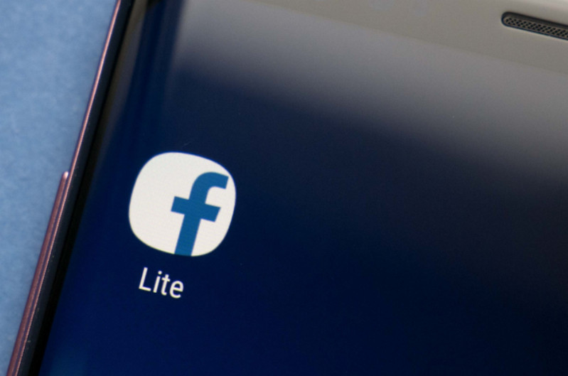 Facebook Lite smartphone