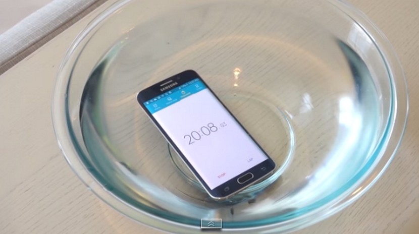 Samsung Galaxy S6 edge direndam di air