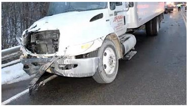 Truk yang ringsek ditabrak Milberg