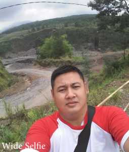 wide selfie