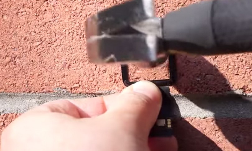 Apple Watch scratch test