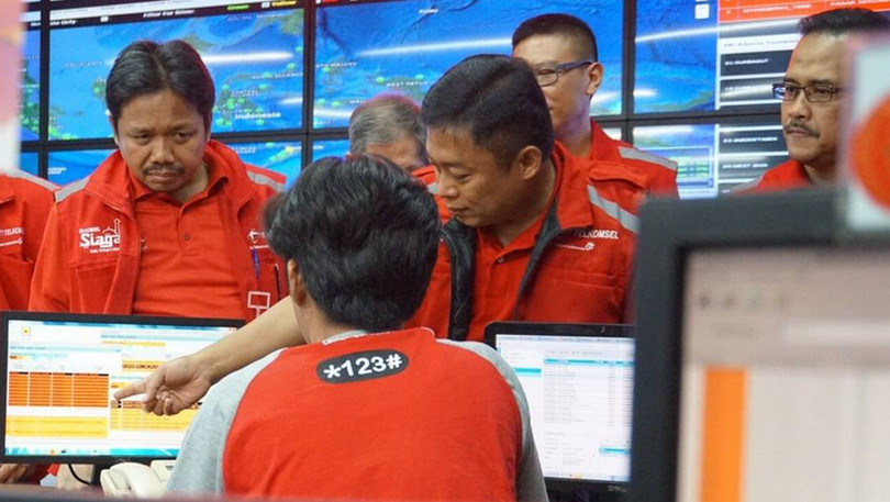 Direktur Utama Telkomsel Ririek Adriansyah di Network Operation Center Telkomsel