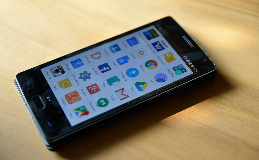 OnePlus 2 Hands-on black