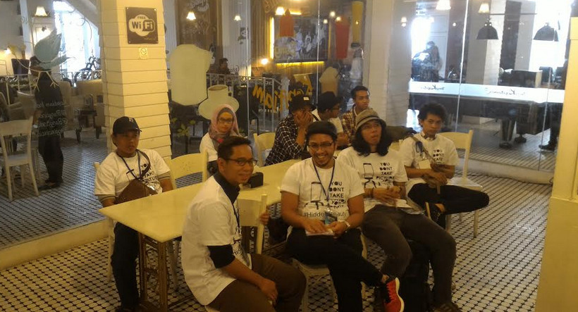 Sobat telsetNews berpose dulu sebelum hunting foto dengan Galaxy S6