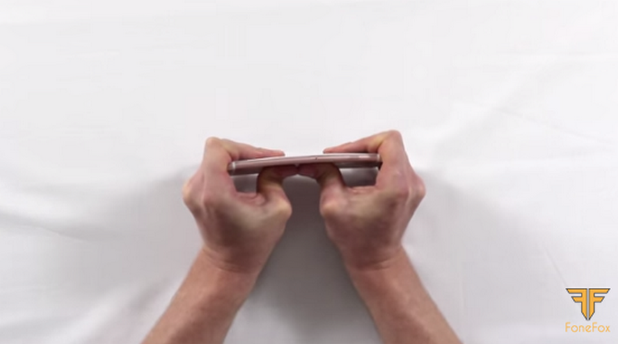 iPhone 6s Plus bend test