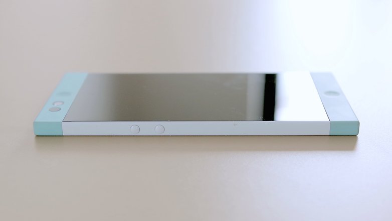 nextbit-side-volume-buttons-w782