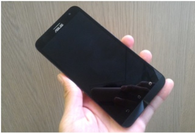 Layar Besar, Performa Lancar, Kamera Laser Autofocus!