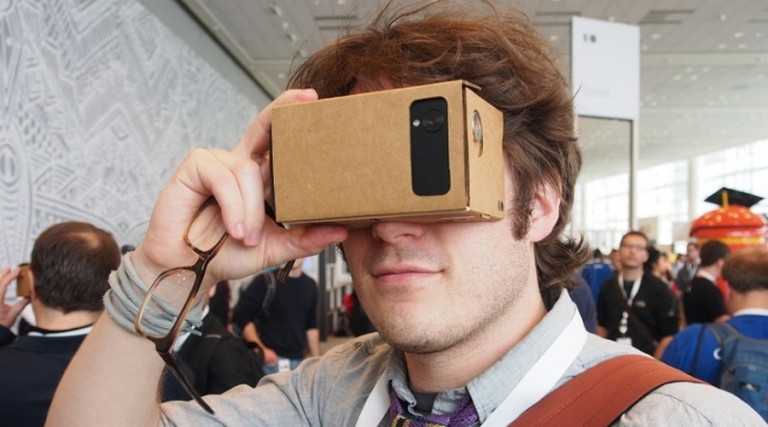 Bagaimana Cara VR Headset Bekerja?