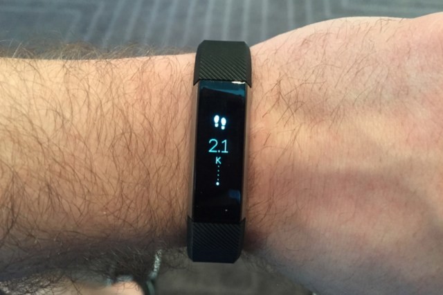 Fitbit Alta, Fitness Tracker Paling Stylish