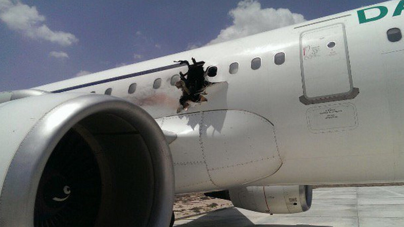 Ajaib! Dibom Teroris, Pesawat Ini Berhasil Selamat