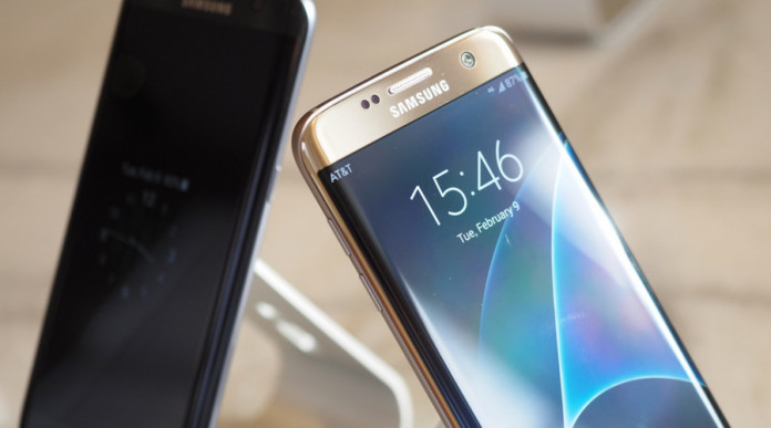 Samsung Galaxy S7 edge hands-on layar