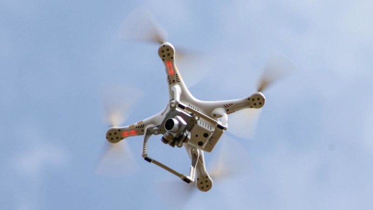 Ingin Punya Drone? Begini Cara Menerbangkannya!