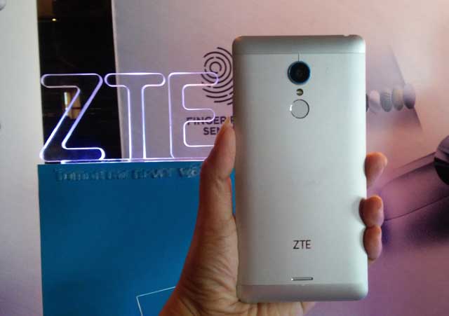 zte-blade-a711-back