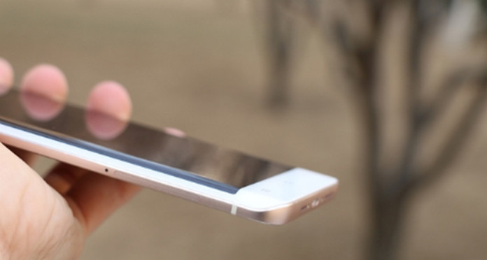 Vivo Xplay 5 curved display