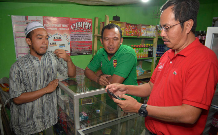 Pedagang kartu Telkomsel