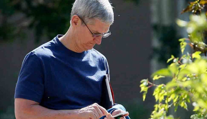 Tim Cook iPhone