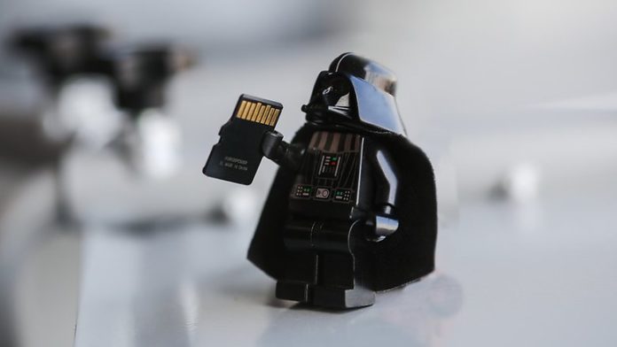 Darth_Vader_micro_SD_ANDROIDPIT-w782