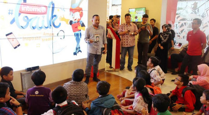 Telkomsel edukasi InternetBaik di ICC