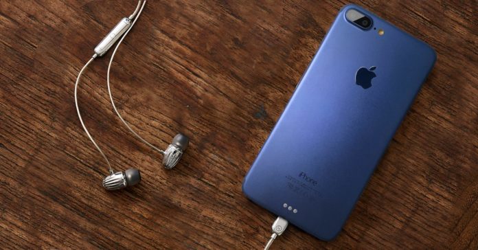 besound-iphone-7-mockup iPhone 7 miliki varian biru.