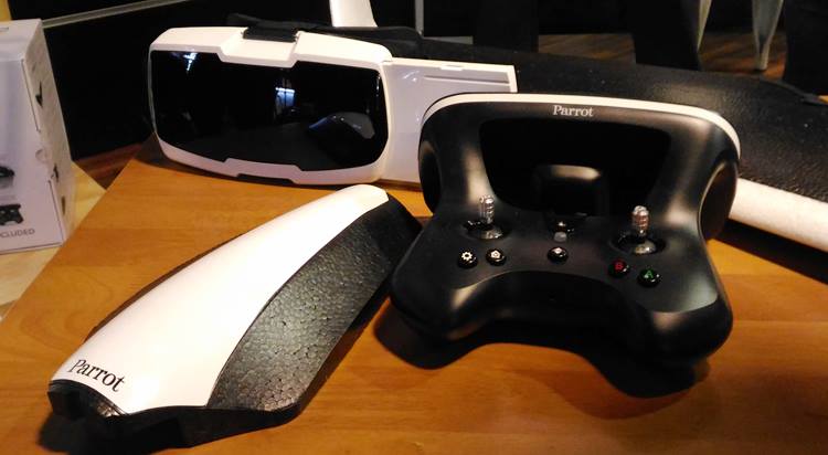 Kontroler dari Parrot Disco FPV serta Parrot Bebob 2 FPV. (Faisal/telset.id)