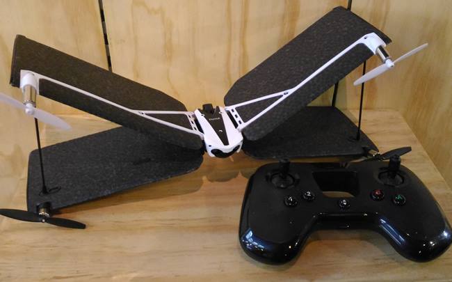 Parrot Swing yang juga masuk ke tipe Minidrones. Drone ini bisa bergerak empat arah. (Faisal/telset.id)