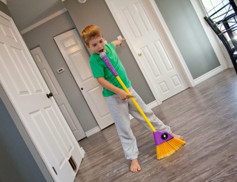 Asyik! Dengan Sweep N Sing Bisa Nyapu Sambil Nyanyi