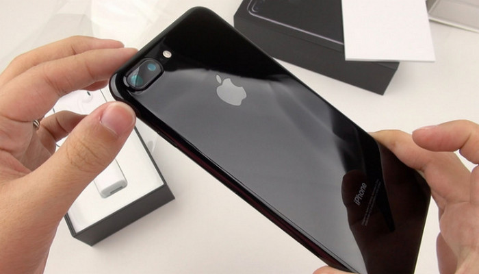Cat dan Tulisan di iPhone 7 Jet Black Mudah Terkelupas