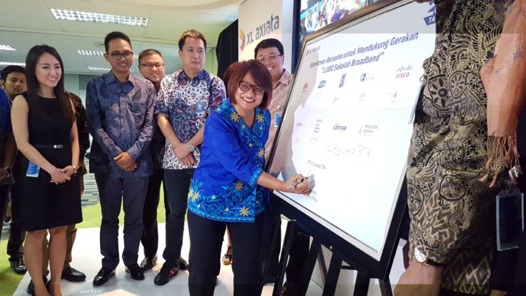 XL Bantu 1.000 Sekolah Untuk “Melek Internet”