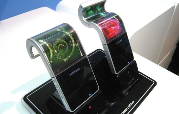 Smartphone layar fleksibel