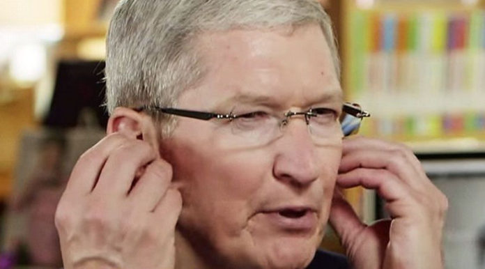 tim-cook-airpods
