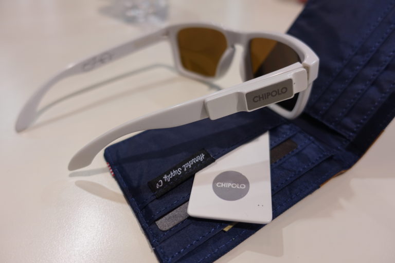 Kenalkan Sticker dan Clip, Pelacak Bluetooth Terkecil dan Tertipis di Dunia