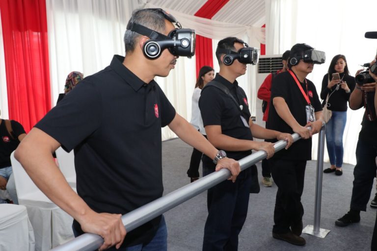 Luncurkan Satelit, Telkom Ajak Santri “Pelesiran”