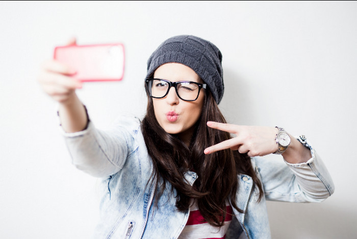 Kenali Karakteristik Generasi Millennial Ketika Menggenggam Smartphone