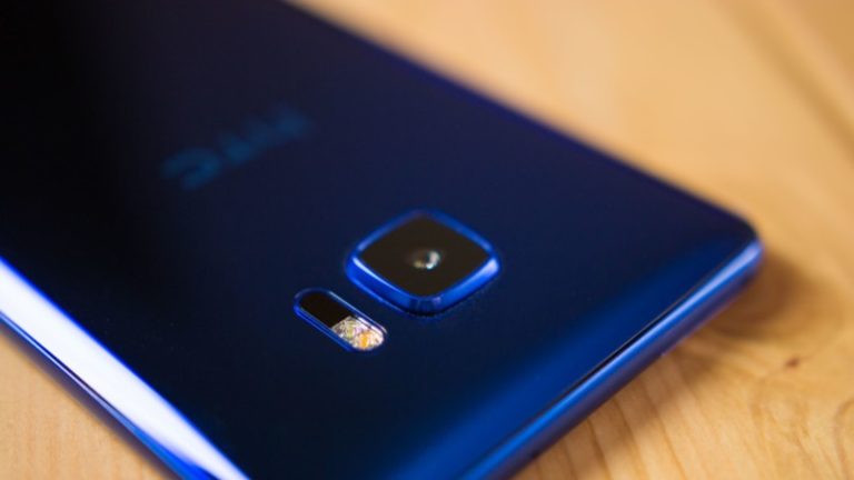 HTC U