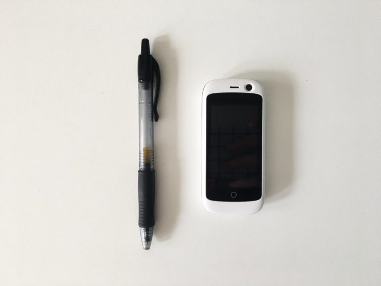 Ini Dia Ponsel 4G Terkecil di Dunia