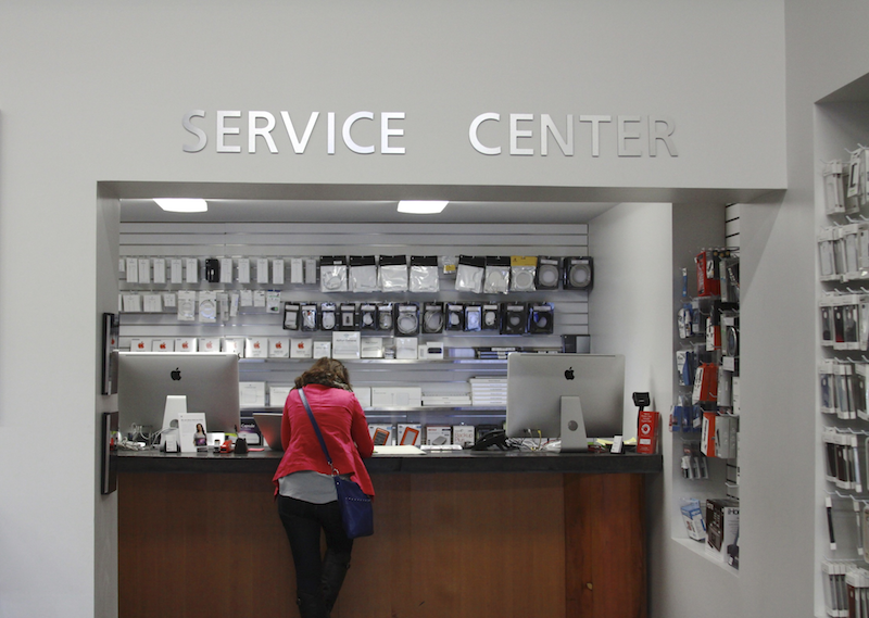 service hp yang layarnya rusak