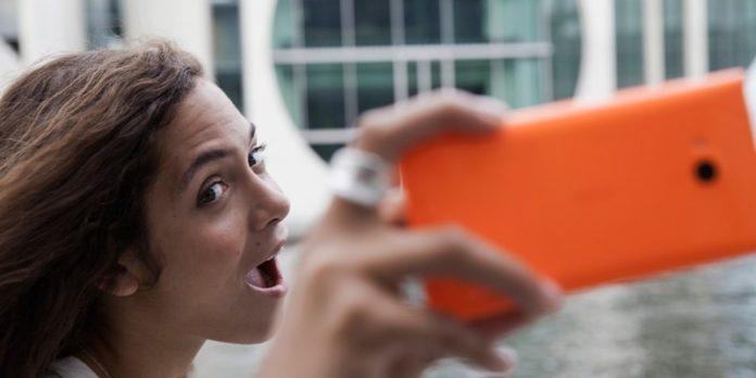 Adu smartphone selfie Infinix S2 Pro