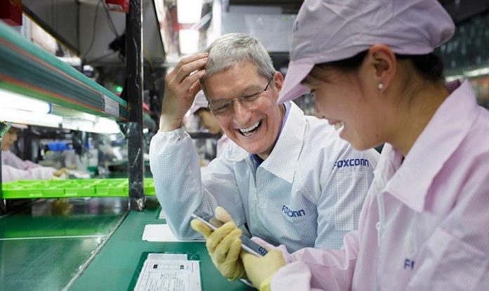 CEO Apple Tim Cook kunjungi Foxconn iPhone 2019