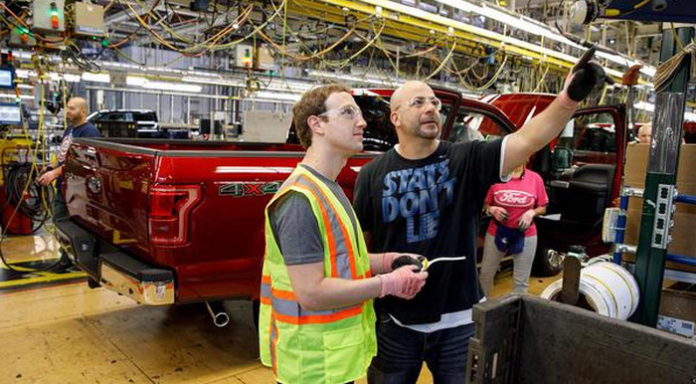 Mark Zuckerberg di pabrik Ford
