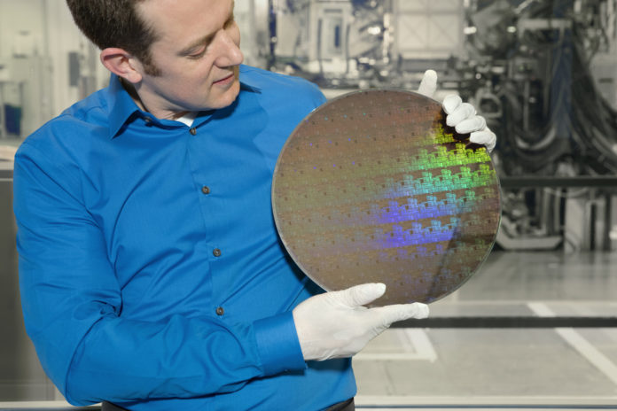 Wafer-of-chips-with-5nm-silicon-nanosheet-transistors