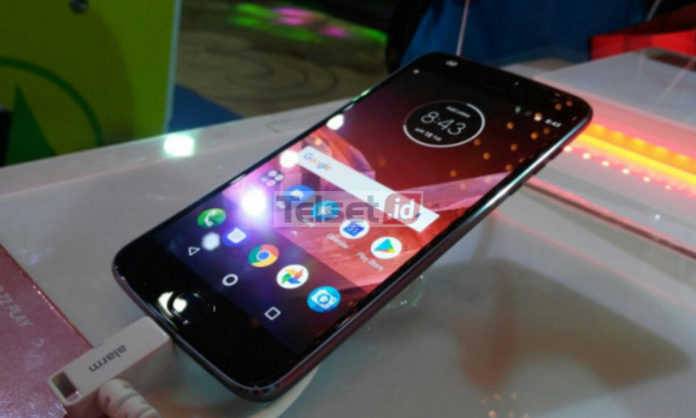 Moto Z2 Play hands-on 3