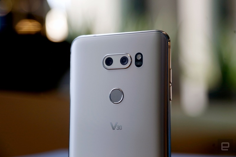 LG V30