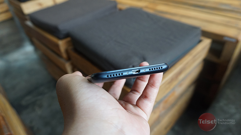 ASUS ZenFone 4 Max Pro Desain Bawah