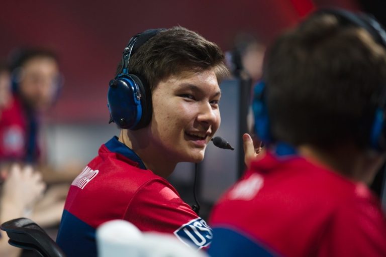 Jadi Atlet eSport, Bocah Ini Digaji Rp 2 Miliar