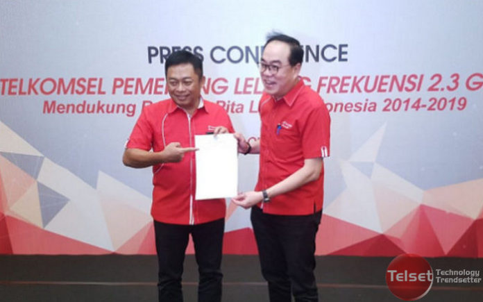 Direktur Utama Telkomsel Ririek Adriansyah prescon wm
