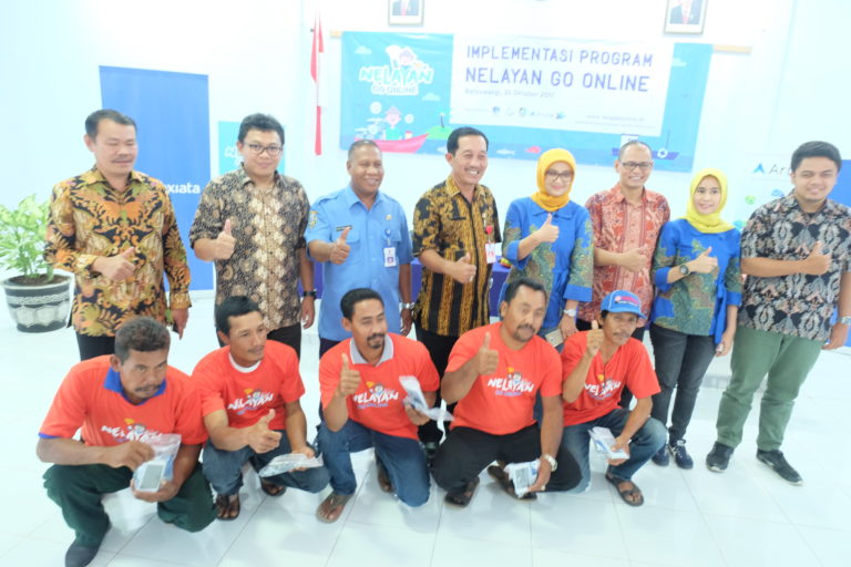 XL Serahkan Perangkat “Nelayan Pintar” di Banyuwangi